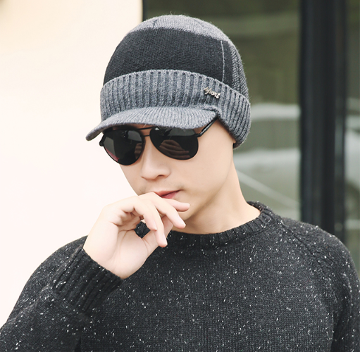 Men's Thick Knit Beanie with Fleece Lining and Logo