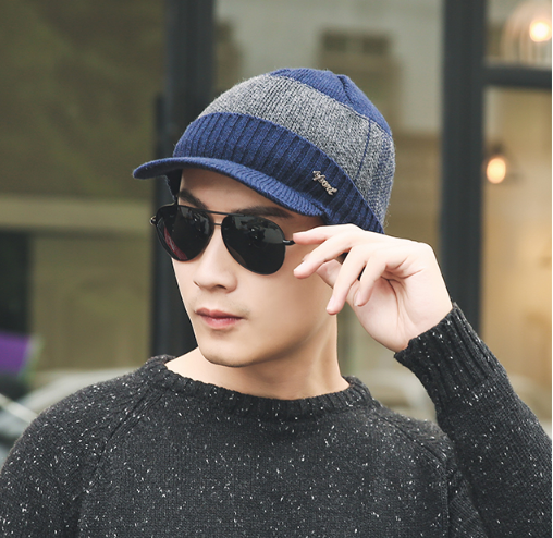 Men's Thick Knit Beanie with Fleece Lining and Logo